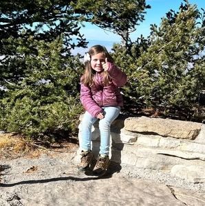 Meet your Posher, Cynthia